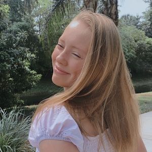 Meet your Posher, Nadia